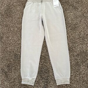 Lululemon Athletica Bone Softstream Joggers. Size 6. NWT.